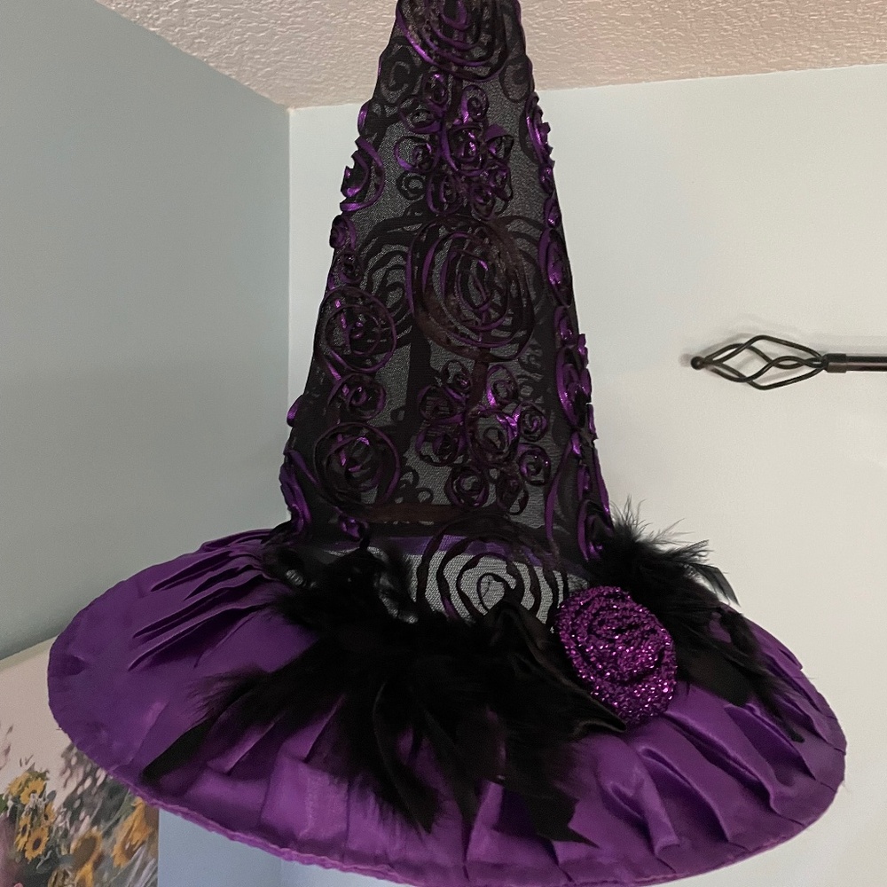 Purple satin witch hat - Picture 5 of 5